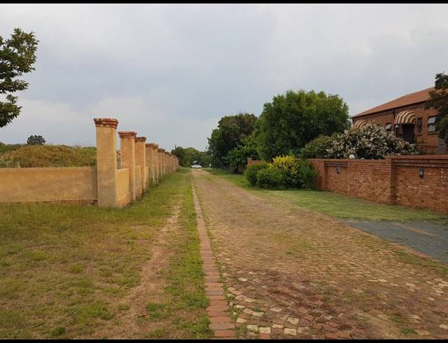 LAND FOR SALE IN BRIDLE PARK